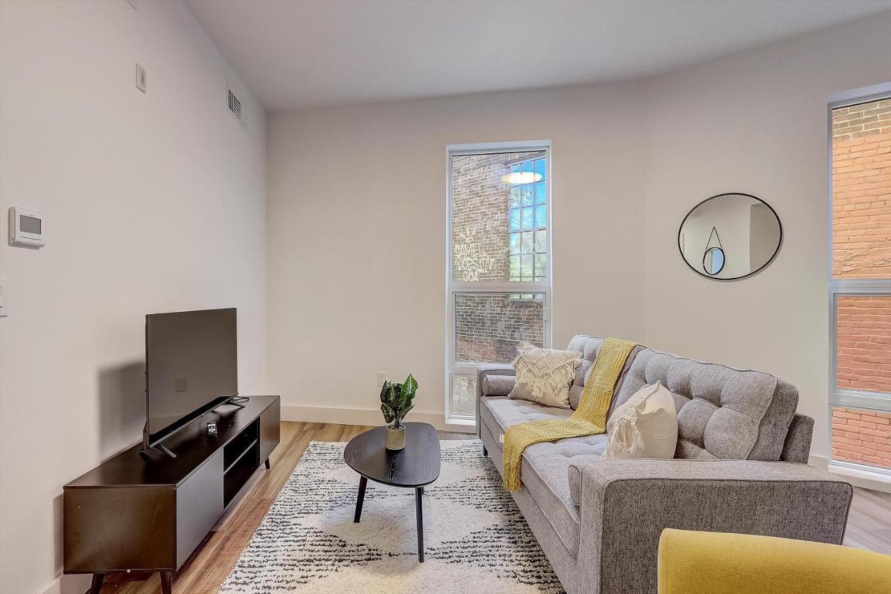 Frontdesk The Glenwood Apts Brewerytown Philadelphia Apartment Room photo